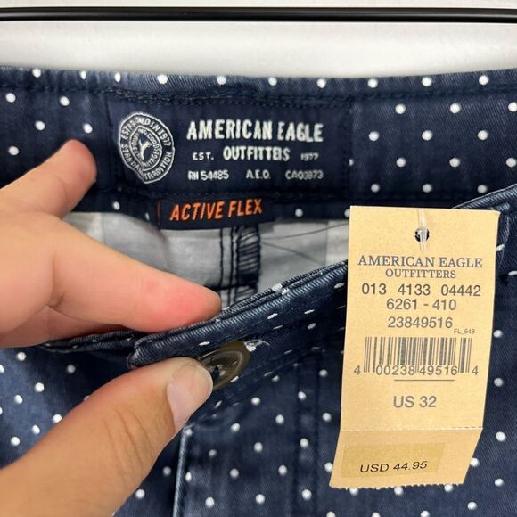 AEO Active Flex Classic Fit Navy & White Polka Dot Shorts 32 NWT - Picture 2 of 6
